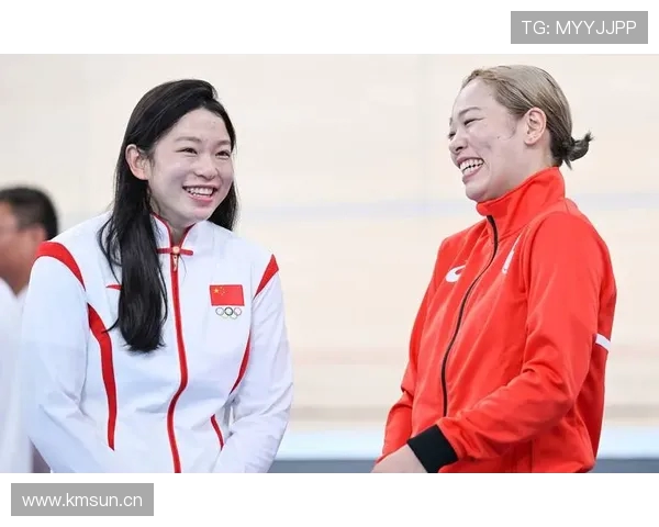 场地自行车女子团体银牌